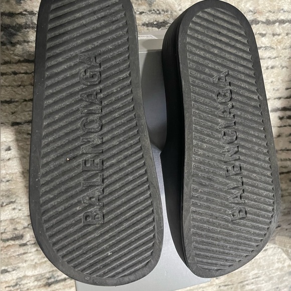 BALENCIAGA Chunky Rubber Slides - Picture 5 of 5
